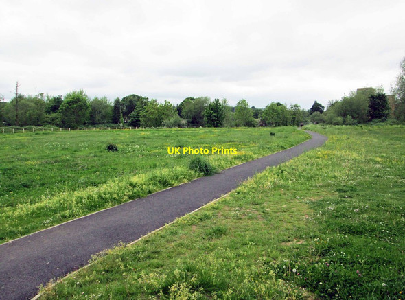 Photo 6"x4" Footpath to the riverfront from Golden Hind Drive, Stourport-on-Severn Stourport-on-Severn c2015