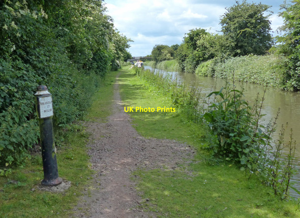 Photo 6"x4" Towpath along the Trent & Mersey Canal Burton upon Trent c2015