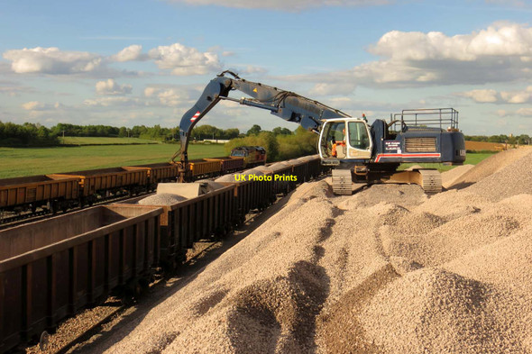 Photo 6"x4" Emptying the train at the new stone terminal Kidlington c2015