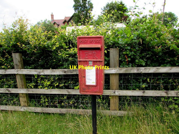 Photo 6"x4" Queen Elizabeth II postbox, Bromley Road, Ellwood Clements End c2015