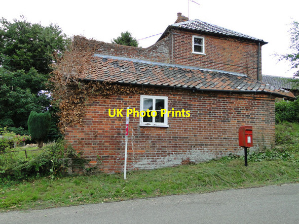 Photo 6"x4" Postbox at South Raynham South Raynham c2015