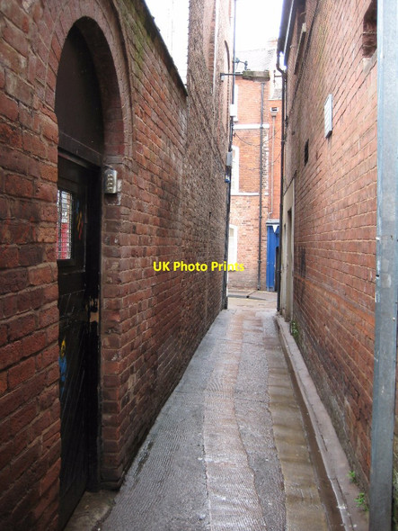 Photo 6"x4" Worcester alleyway Worcester c2015