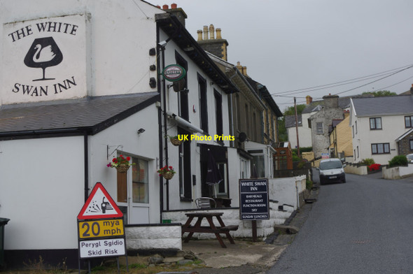 Photo 6"x4" The White Swan Inn, Llanon Llanon\/Llannon c2015