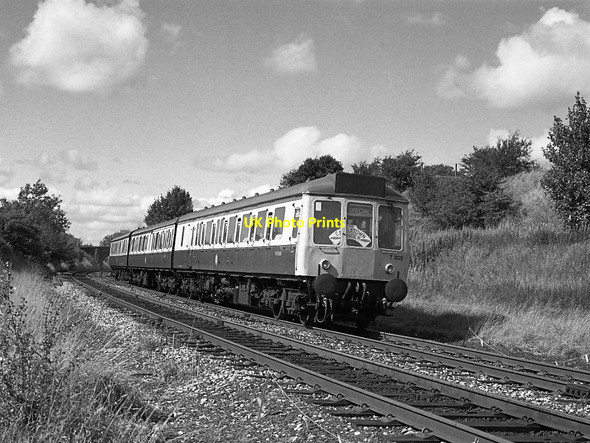 Photo 6"x4" Special DMU approaching Long Preston Long Preston c1988