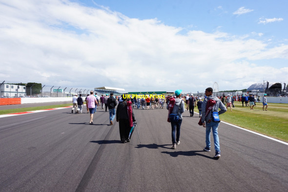 Photo 6"x4" Wellington  Straight, Silverstone Cattle End c2015