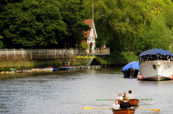 Photo 6"x4" Boathouse opposite Eel Pie Island Twickenham c2015