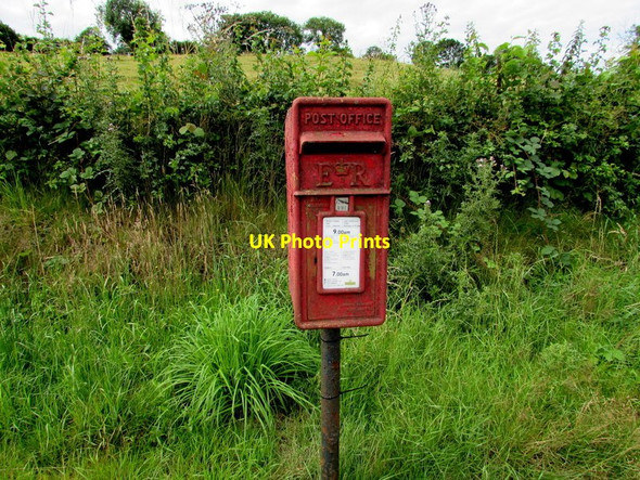 Photo 6"x4" Queen Elizabeth II postbox in the south of Narberth Narberth\/Arberth c2015