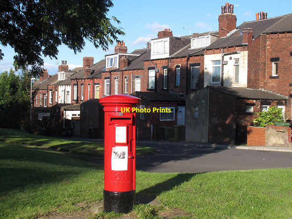 Photo 6"x4" Postbox, Lower Town Street, Bramley Pudsey\/SE2233 c2015