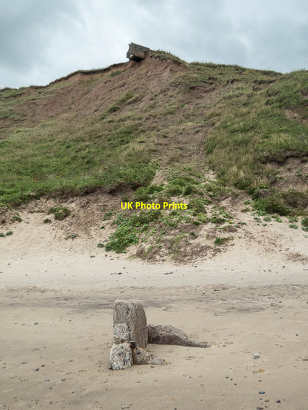 Photo 6"x4" Pillbox on Beach, Cayton Bay, Yorkshire Lebberston c2015 P4