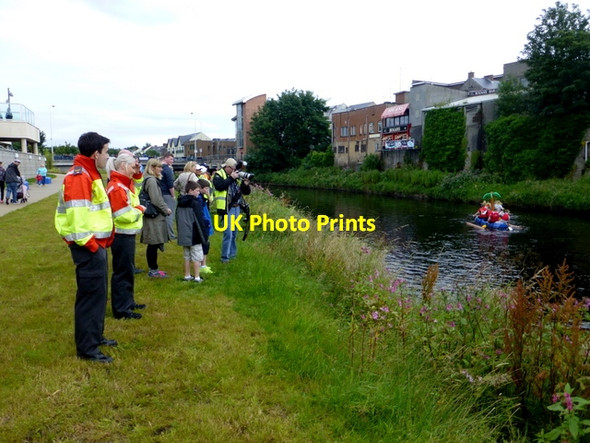 Photo 6"x4" Spectators at the Raft Race, Omagh Omagh c2015