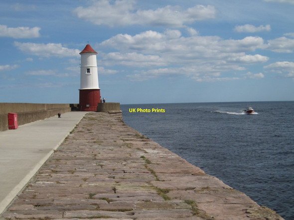 Photo 6"x4" Lighthouse, Berwick breakwater Berwick-upon-Tweed c2015