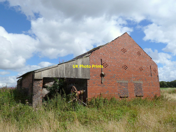 Photo 6"x4" Old barn at Cinder Hill Cooper Turning c2015