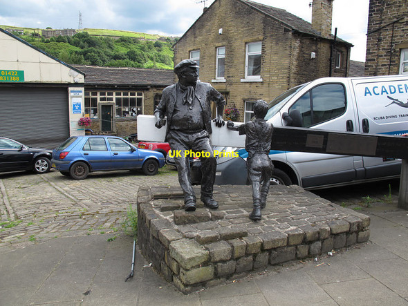 Photo 6"x4" Lock gate sculpture, Sowerby Bridge Sowerby Bridge c2014