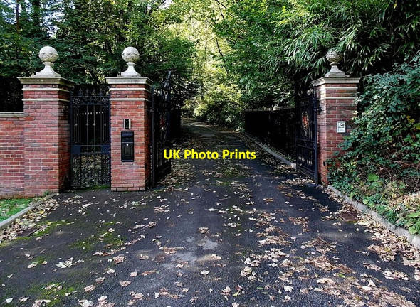 Photo 6"x4" Entrance gateway to Angelton Hall, Pen-y-fai Pen-y-fai\/SS8982 c2014
