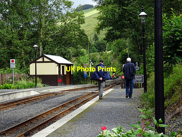 Photo 6"x4" Waiting for the train at Aberffrwd station Aberffrwd\/SN6878 c2015