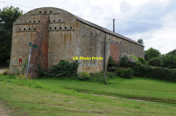 Photo 6"x4" A traditional Cotswold barn Lower Lemington c2015