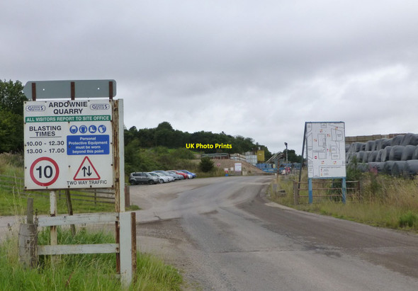 Photo 6"x4" Entrance to Ardownie Quarry Monifieth c2015