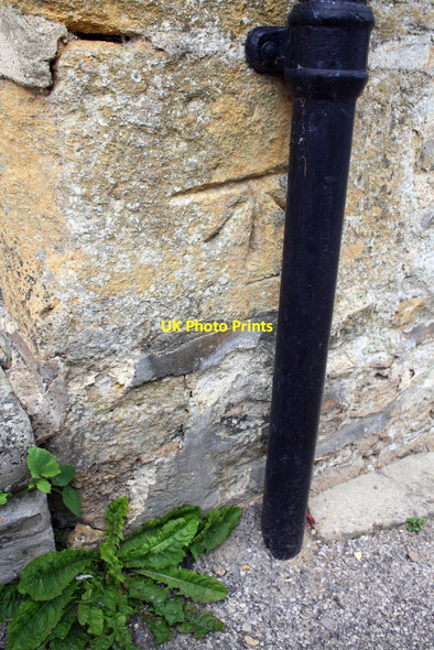 Photo 6"x4" Benchmark on 'The Porch House' Stow-on-the-Wold c2015