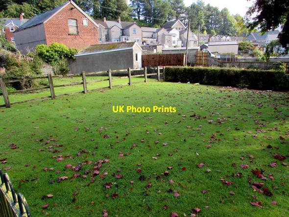 Photo 6"x4" Garden of Remembrance, St Paul's Church, Newbridge Pontllanfraith c2015