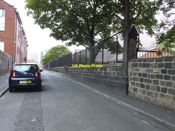 Photo 6"x4" Old churchyard walls, St Mary's Street, Leeds Leeds\/SE3034 c2015