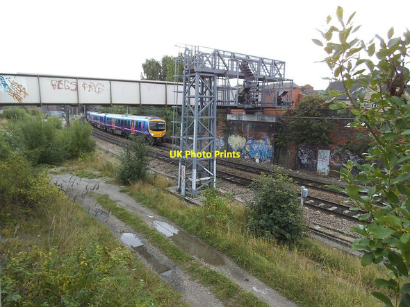 Photo 6"x4" Railway footbridge, near Marsh Lane, Leeds Leeds\/SE3034 c2015