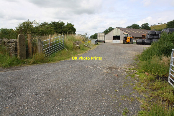 Photo 6"x4" Entrance to farmyard Hellifield c2015