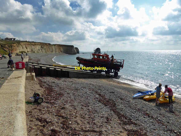 Photo 6"x4" Bringing in the independent lifeboat at Freshwater Bay Freshwater Bay\/SZ3485 c2015