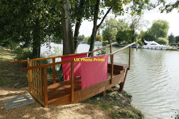 Photo 6"x4" Jetty on the Bank Mapledurham c2015