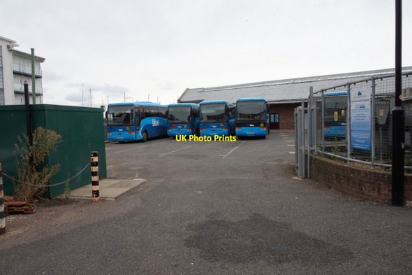 Photo 6"x4" Vectis Blue bus depot Cowes c2015