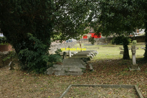 Photo 6"x4" Graves under the Yew Wheatley\/SP5905 c2015