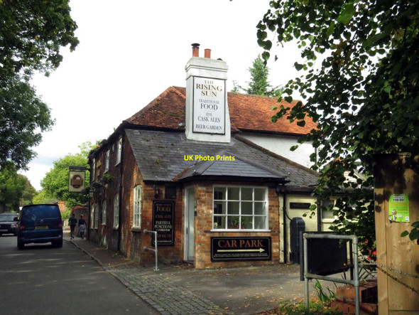 Photo 6"x4" The Rising Sun on Hurley High Street Hurley\/SU8283 c2015