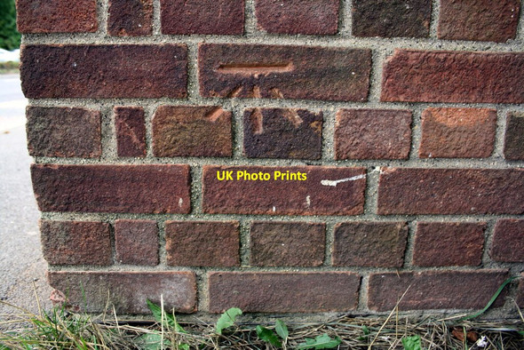 Photo 6"x4" Benchmark on bus stop, Cumnor Hill Chawley c2015