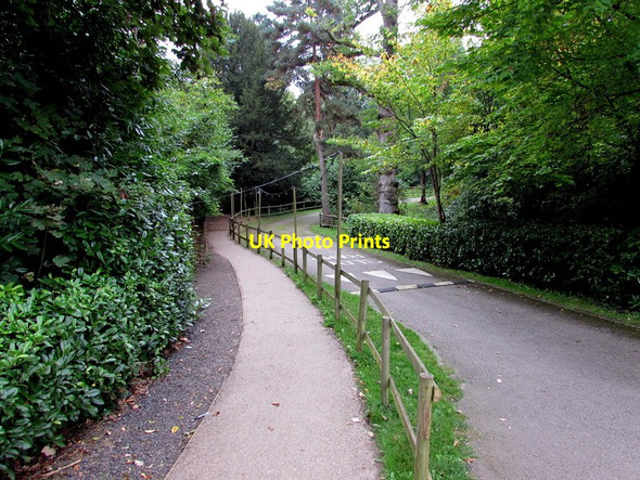 Photo 6"x4" Warwick Castle grounds footpath and road Warwick c2015