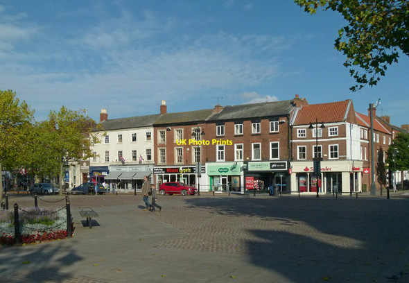 Photo 6"x4" The Square, East side Retford c2015