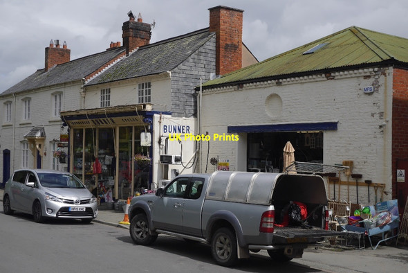 Photo 6"x4" Bunner Ironmongers Montgomery c2015
