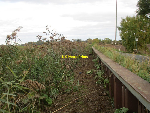Photo 6"x4" Path alongside Weel Road Beverley c2015