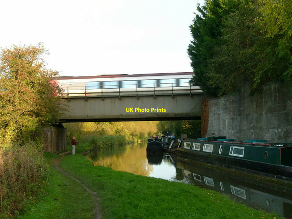 Photo 6"x4" Train passing Enslow c2015