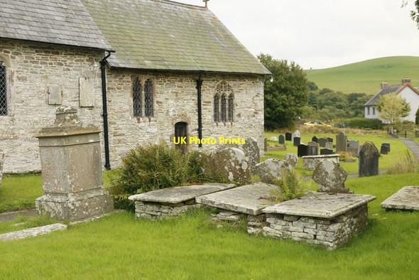 Photo 6"x4" Three Tombs Llanbedr\/SO1446 c2015