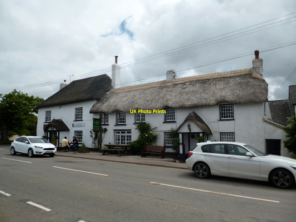 Photo 6"x4" Cheriton Bishop-The Old Thatch Inn Cheriton Cross\/SX7792 c2015