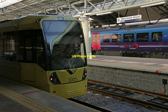 Photo 6"x4" Tram and train at Manchester Airport station Davenport Green\/SJ8086 c2015