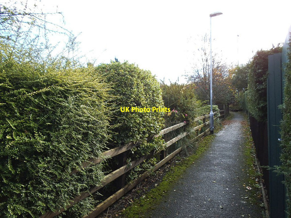 Photo 6"x4" Ginnel from Cockshott Drive to Stanningley Road Hill Top\/SE2534 c2015