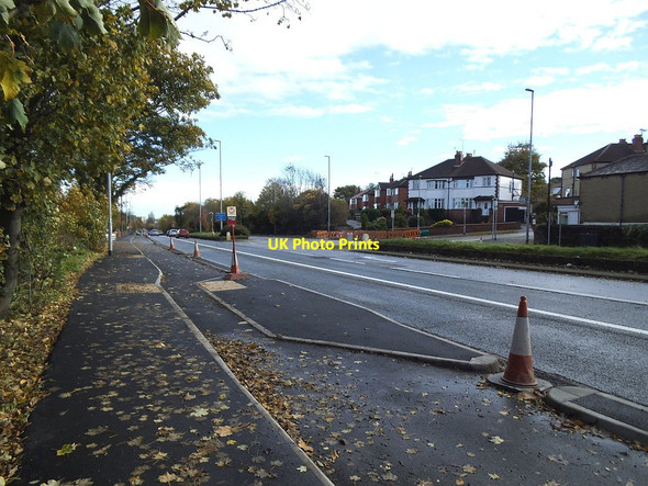 Photo 6"x4" Stanningley Road with bus stop and cycle lane Hill Top\/SE2534 c2015
