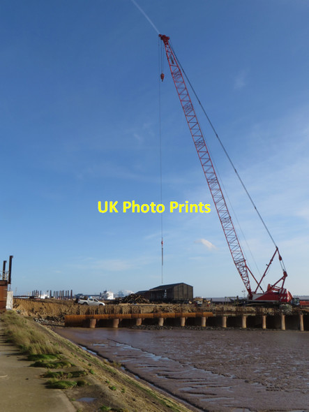 Photo 6"x4" Crane on new quay development, Hull Kingston upon Hull c2015