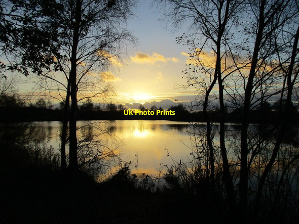 Photo 6"x4" Sunset over a fishing pond Messingham c2015