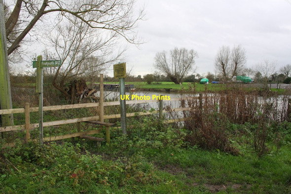 Photo 6"x4" Thames towing path into Bablock Hythe West End\/SP4204 c2015