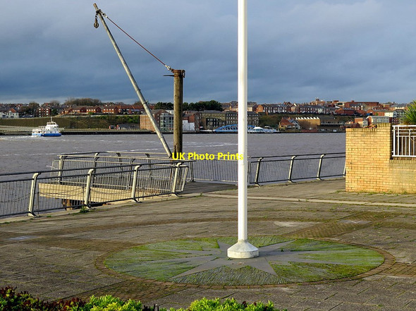 Photo 6"x4" Crane & compass, Broad Landing, South Shields Meadow Well c2015