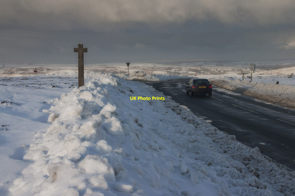 Photo 6"x4" Ralphs Cross in a snowy spell Westerdale\/NZ6605 c2009