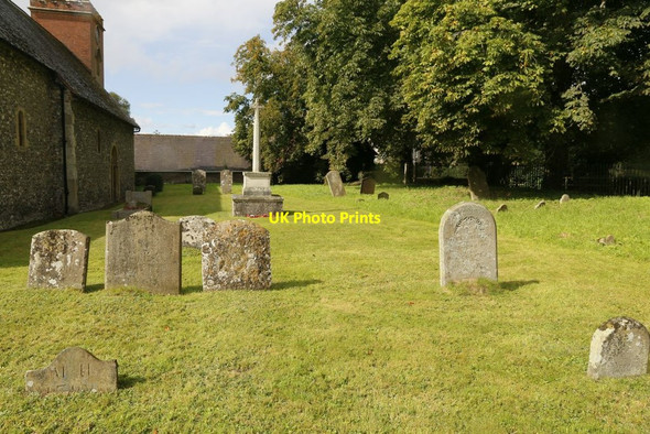 Photo 6"x4" Churchyard on the North side Frilsham c2015