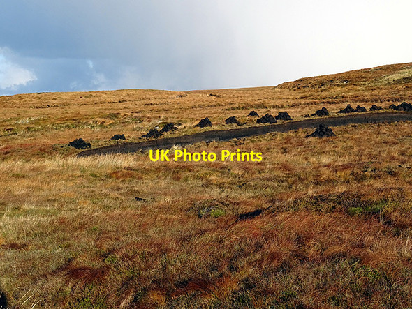 Photo 6"x4" Peat cutting by the Pentland Road Loch an Tairbeart nan Cleitichean c2015