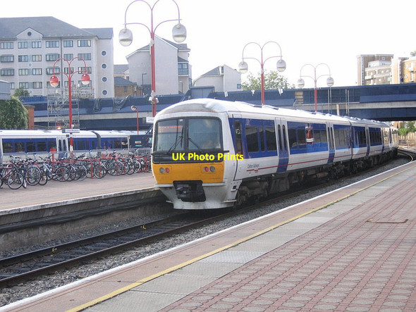 Photo 6"x4" Marylebone station: trains and bicycles Marylebone\/TQ2881 c2006